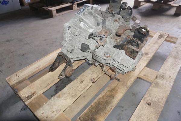 TOYOTA AURIS AND E15 TRANSMISSION 1 33B 6SPEED 3030002160 EC60 Transmission type manual