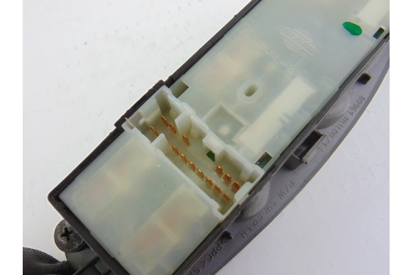  MANDO ELEVALUNAS DELANTERO IZQUIERDO NISSAN ALMERA TINO (V10M) Acenta 2004 194150 NISSAN - 1