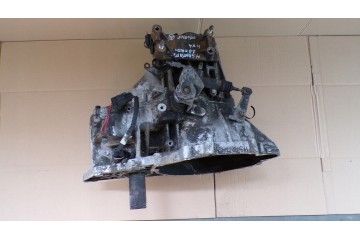 HYUNDAI SANTA FE 2 0 CRDI GEARBOX 4x4 B15TE Catalog number of the part HYUNDAI SANTA FE 2 0 CRDI SKRZYNIA BIEGOW 4x4 B15TE