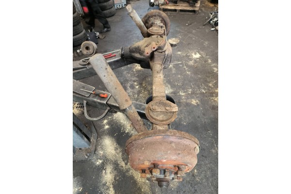 Land Rover Defender 2000 Rear Differential Installation side multipurpose