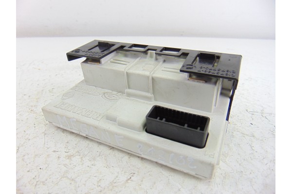 8200350498A PANTALLA MULTIFUNCION RENAULT MEGANE II BERLINA 5P Authentique 2005 8200350498A 203102 RENAULT - 3