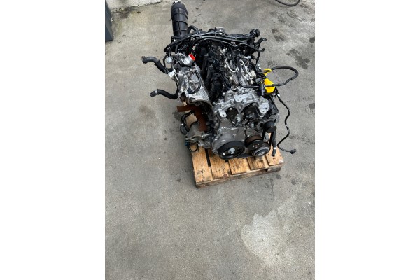 ENGINE MERCEDES H247 1 3 B 163 HP KM 282914 Swiss warranty Part manufacturer Mercedes Benz OE