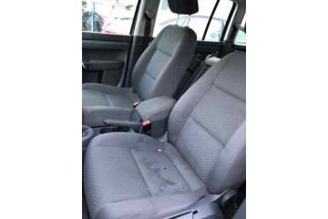 VOLKSWAGEN TOURAN (1T1) Advance