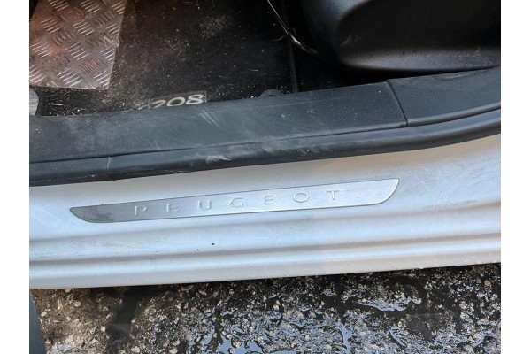PEUGEOT 208 GT Line