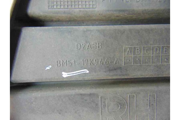 BM51-17K945-A REJILLA PARAGOLPES DERECHA FORD FOCUS BERLINA (CB8)