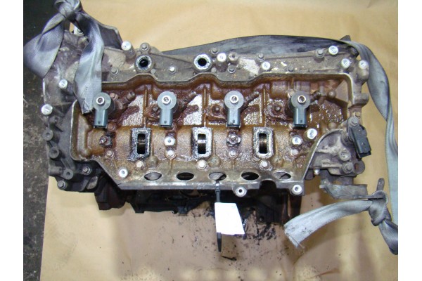 ENGINE BARE POST HIT VIVARO 2 0 M9R786 M9R 786 226 THOUSAND KM