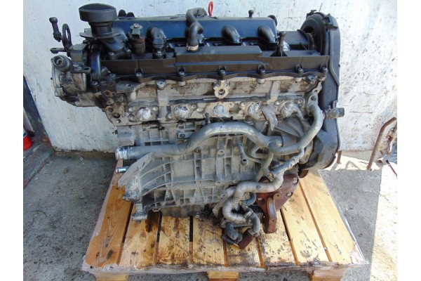 ENGINE POST VOLVO V70 III 2 4 D5 D5244T PAW IN TIMING PLASTIC COVER Car type cargo vans passenger cars