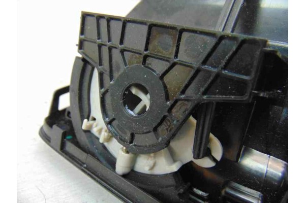 1Q0819704K REJILLA AIREADORA VOLKSWAGEN SCIROCCO (137) 2.0 TDI (103kW) BlueMotion 2011 1Q0819704K 186756 VOLKSWAGEN - 3