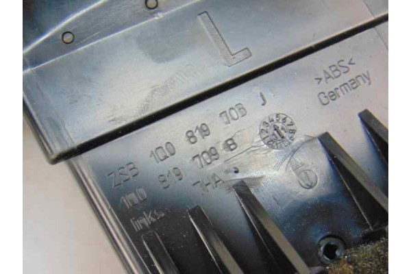 1Q0819709B REJILLA AIREADORA VOLKSWAGEN SCIROCCO (137) 2.0 TDI (103kW) BlueMotion 2011 1Q0819709B 186757 VOLKSWAGEN - 3