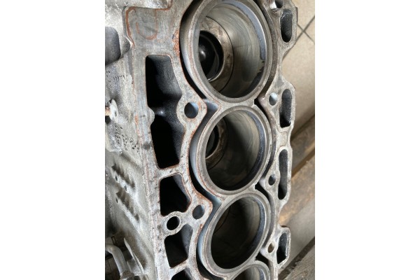 Engine block complete shaft pistons ford 1 6 TDCI hdi 8v UGJC Catalog number of the part Silnik blok kompletny wal tloki ford 1 