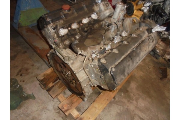 ENGINE POST JAGUAR XK8 CONVERTIBLE 4 0 V8 2002 Engine type petrol