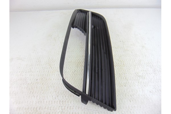 8V3807682A REJILLA PARAGOLPES DERECHA AUDI A3 SPORTBACK (8VA)