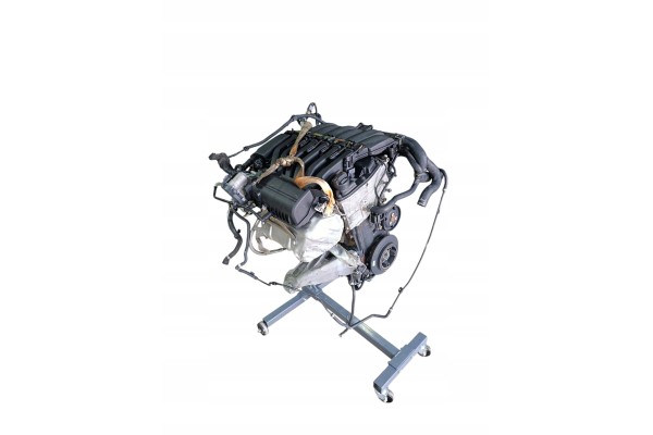 Volkswagen Touareg II 2013 Front Engine
