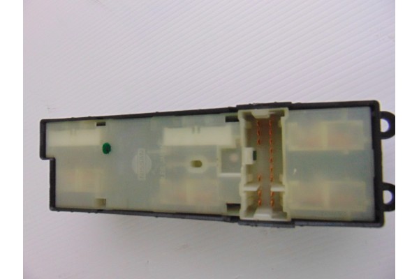 MANDO ELEVALUNAS DELANTERO IZQUIERDO NISSAN ALMERA (N16/E)