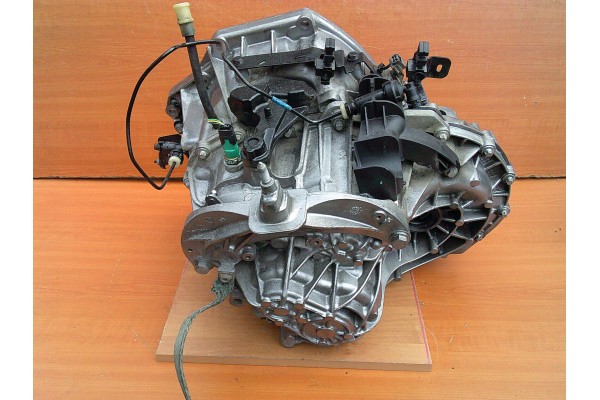 RENAULT TRAFIC III VIVARO 2 1 6 DCI CDTI GEARBOX PF6040 320108718R 500 PLN Car type trucks cargo vans passenger cars