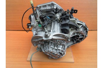 RENAULT TRAFIC III VIVARO 2 1 6 DCI CDTI GEARBOX PF6040 320108718R 500 PLN Car type trucks cargo vans passenger cars