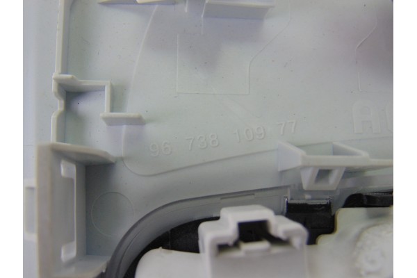9673810977 LUZ INTERIOR PEUGEOT 208