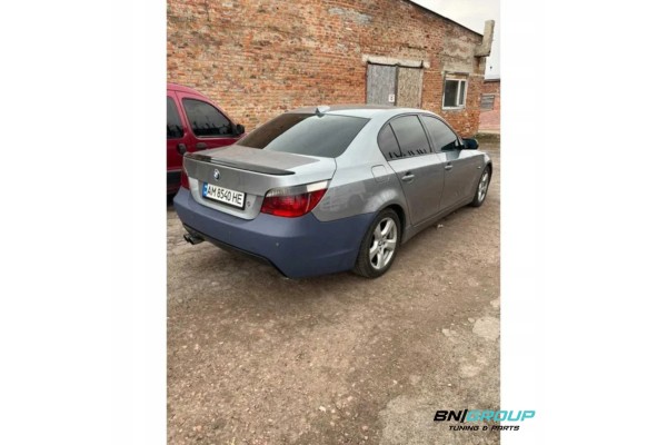 REAR BUMPER REAR BMW E60 5 M package SEDAN PDC REAR NEW 520 525 530 Holes for tow hooks for parking sensors