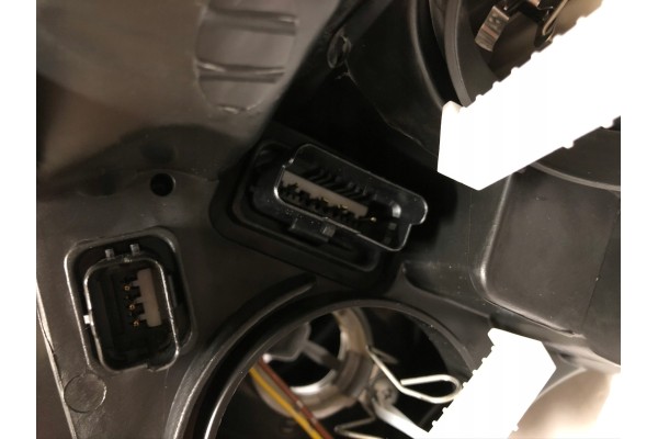 RENAULT CLIO IV 16 LIFT EUROPA HEADLAMP RIGHT Installation side right