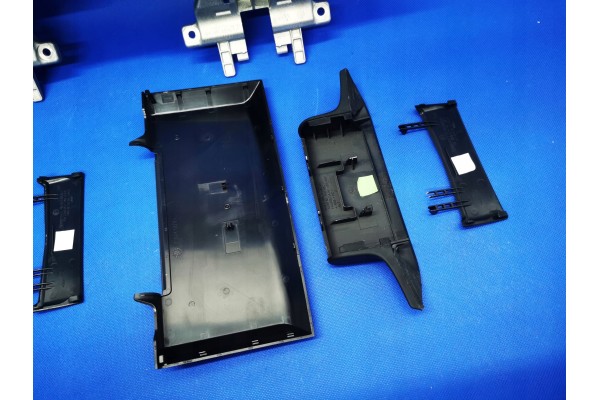 AUDI A8 D4 MONITORS LCD DISPLAYS REAR 4H0919607 Part manufacturer Audi OE
