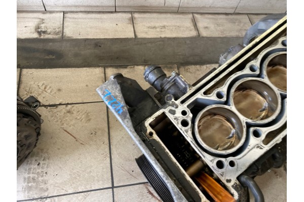 Engine block complete shaft pistons 271946 1 8 compressor Catalog number of the part Silnik blok kompletny wal tloki 271946 1 8 