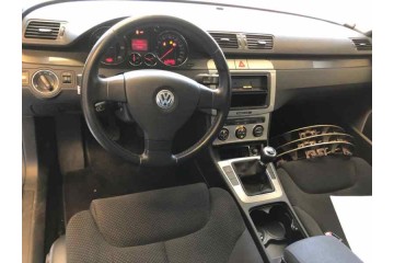 VOLKSWAGEN PASSAT VARIANT (3C5) Highline