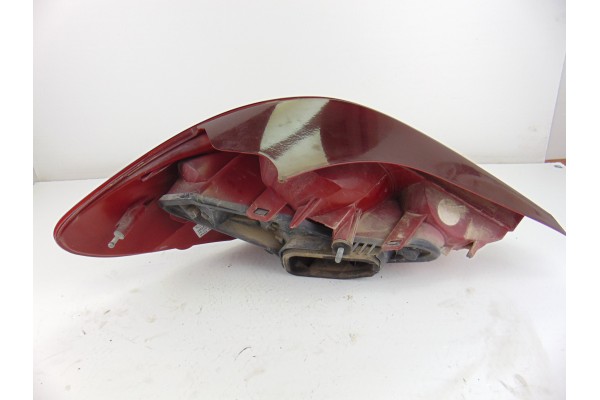 PILOTO TRASERO DERECHO PEUGEOT 207