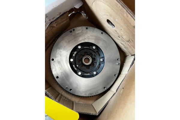 LuK 600 0209 00 Nissan Navara Two mass wheel set 600020900 Quality of parts according to GVO Q original with factory logo OEM OE