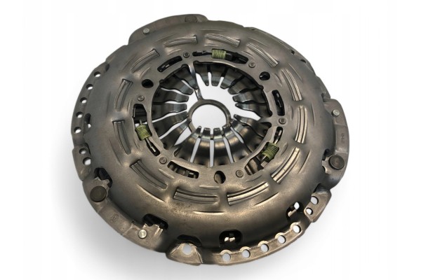 Mercedes W204 220 CDI 2 1 W212 2 1 Clutch set disc pressure LUK Car type passenger cars