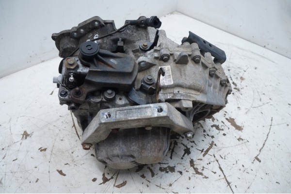 VOLVO XC60 AND 2 4D AWD COMPLETE GEARBOX 8G9R 7002 KA MANUAL Transmission type manual
