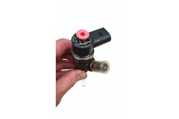 INJECTOR ORIGINAL MERCEDES CLASS E CDI 6480700187 0445110155 0986435135 Catalog number of the part 0 445 110 155