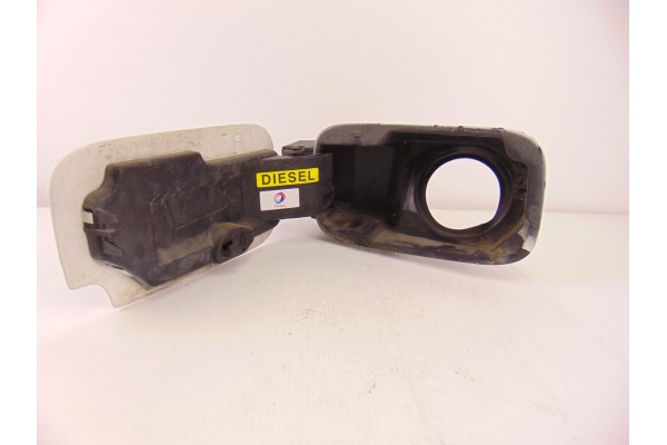 9802300180 TAPA EXTERIOR COMBUSTIBLE PEUGEOT PARTNER FURGÓN