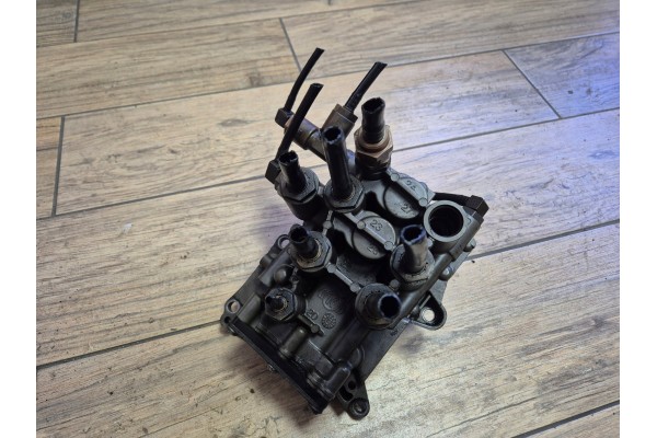 SAFETY DEHUMIDIFIER VALVE DAF XF 106 CF EURO 6 1913301 Catalog number of the part ZAWOR OSUSZACZA POWIETRZA ZABEZPIECZAJACY DAF 