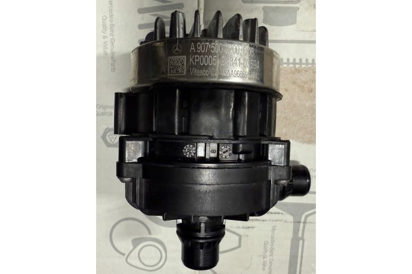 Mercedes SPRINTER 907 910 additional pump water fluid circulation pump Packaging status original
