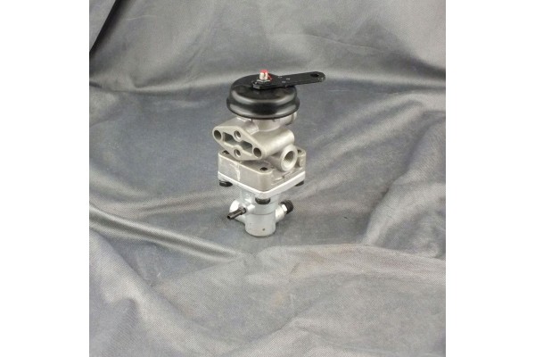 Trailer control valve Packaging status original