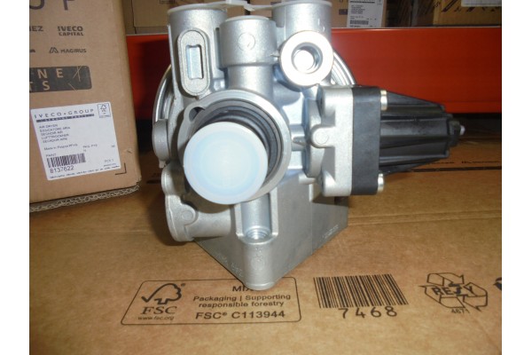 BASE OF THE IVECO EUROTRAKKER 8137622 DEHUMIDIFIER Catalog number of the part 8137622