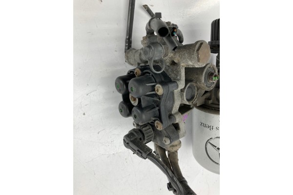 MERCEDES ATEGO FOUR WAY VALVE DEHUMIDIFIER A0034319706 Catalog number of the part A0034319706Q