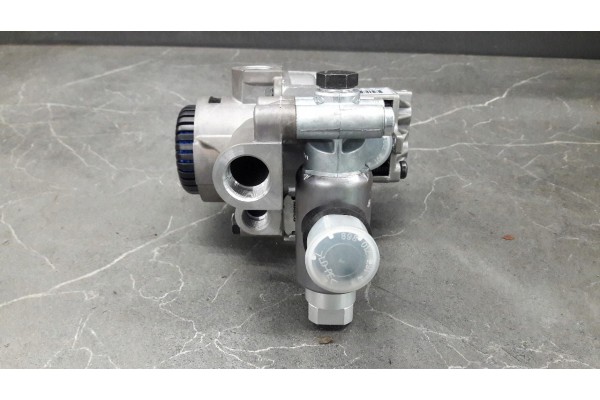4802070010 4421977102 WABCO EBS relay valve NEW Catalog number of substitutes 4802070010 4421977102