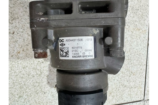 Brake Main Valve Mercedes Actros MP 4 A0044311506 Part manufacturer Mercedes Benz OE