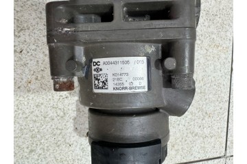 Brake Main Valve Mercedes Actros MP 4 A0044311506 Part manufacturer Mercedes Benz OE