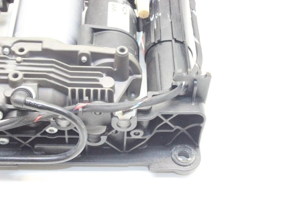 LAND ROVER RANGE ROVER III L322 BH423B484CA SUSPENSION COMPRESSOR Catalog number of the part BH423B484CA