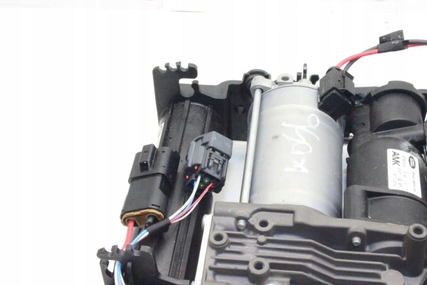 LAND ROVER RANGE ROVER III L322 BH423B484CA SUSPENSION COMPRESSOR Catalog number of substitutes BH423B484AA