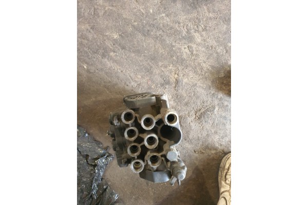 MERCEDES ACTROS MP4 VALVE BASE DEHUMIDIFIER A0014462064 Part manufacturer Mercedes Benz OE