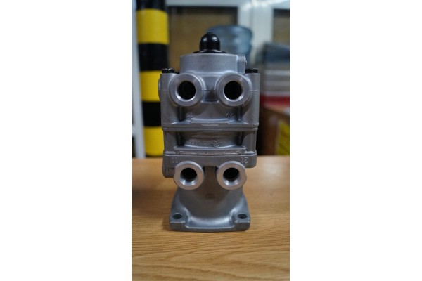 MAIN BRAKE VALVE WABCO 4613190087 Catalog number of substitutes COJALI 2212501 DT Spare Parts 4 60926 STELLOX 85 19518 SX TRUCKT