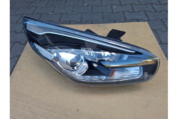 HEADLIGHT LAMP FRONT KIA CARENS IV 4 LED LENS RIGHT EUROPE WHOLE Catalog number of the part KIA CARENS IV 4 SOCZEWKA LED PRAWY S