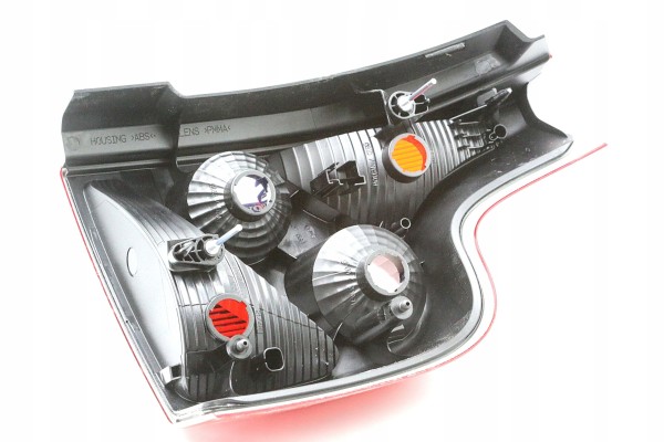 Rear lamp lower right Volvo Catalog number of the part 30612810