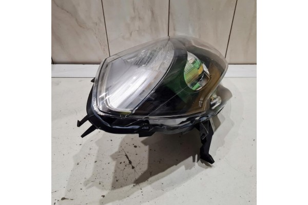 RENAULT CLIO III HEADLIGHT LAMP RIGHT VALEO 044056 Car type passenger cars