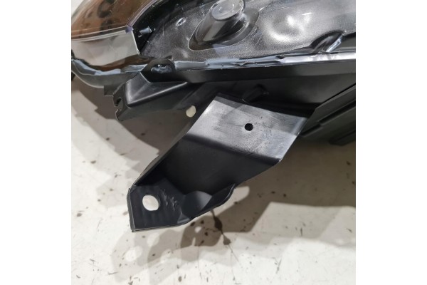 RENAULT CLIO III HEADLIGHT LAMP RIGHT VALEO 044056 Version European