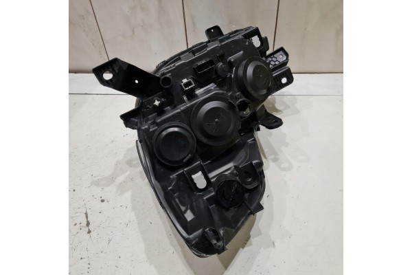 RENAULT CLIO III HEADLIGHT LAMP RIGHT VALEO 044056 Catalog number of substitutes ABAKUS 551 1180R LDEM2 ALKAR 2752187 DIEDERICHS