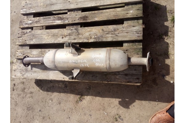 toyota AURIS E18 II 13 18 1 33 99km middle exhaust